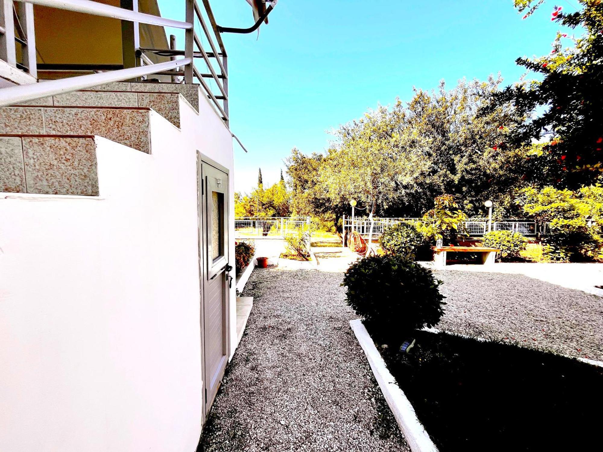 Garden Rooms Himare Exteriör bild