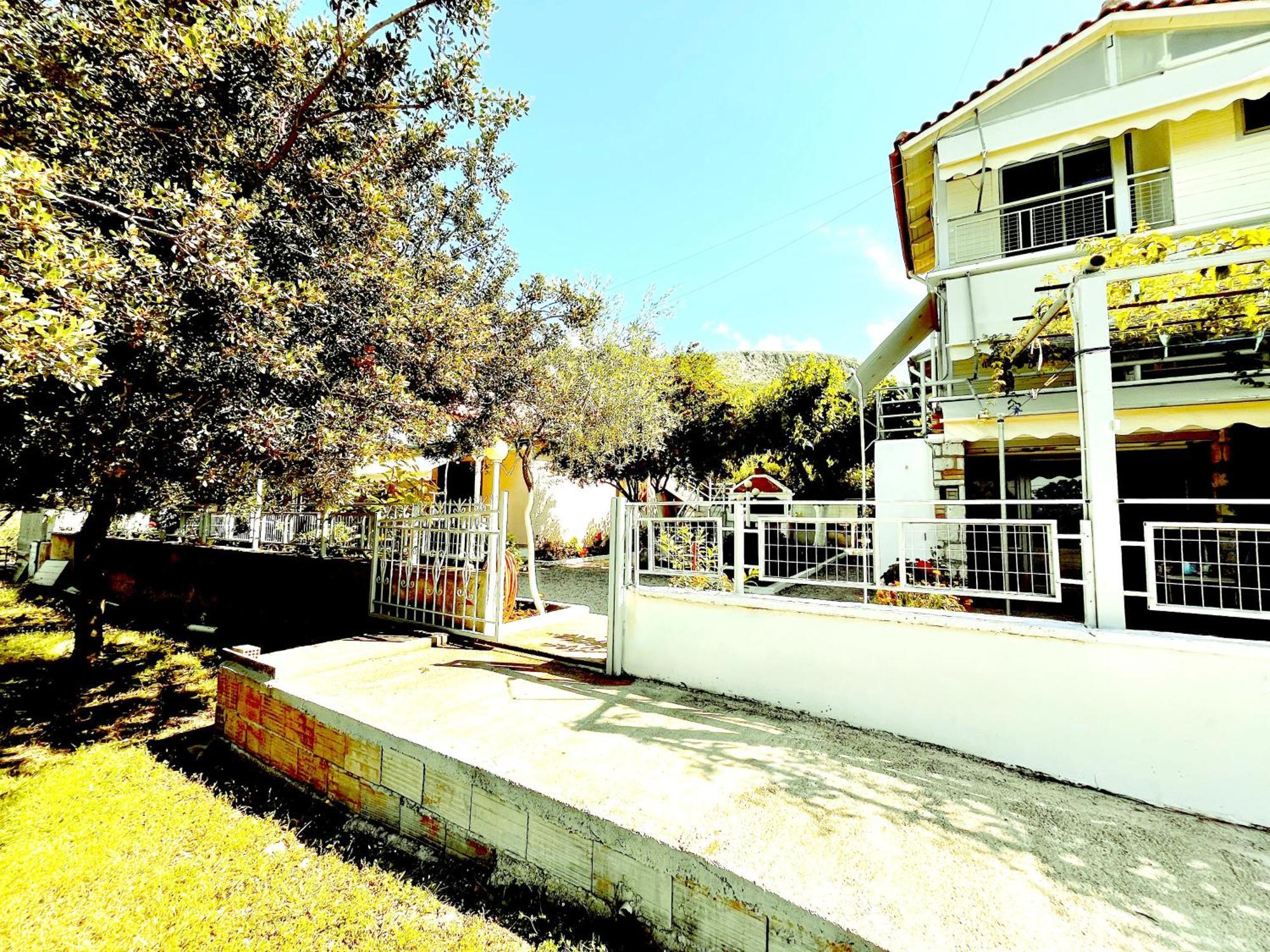 Garden Rooms Himare Exteriör bild