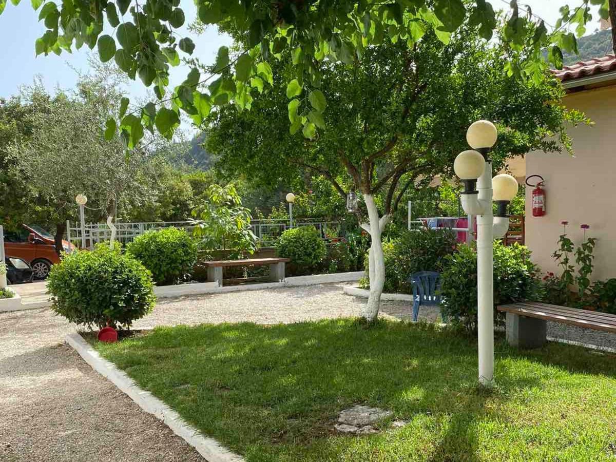 Garden Rooms Himare Exteriör bild